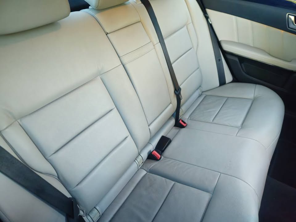 2013 Mercedes-Benz e350 avant-garde luxury low kms 9.jpg